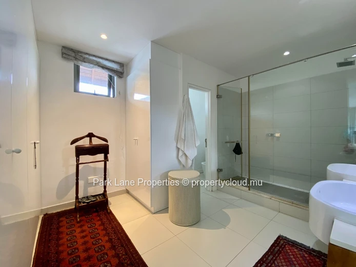 Spacieuse villa de 5 chambres avec vue imprenable sur la marina !!!