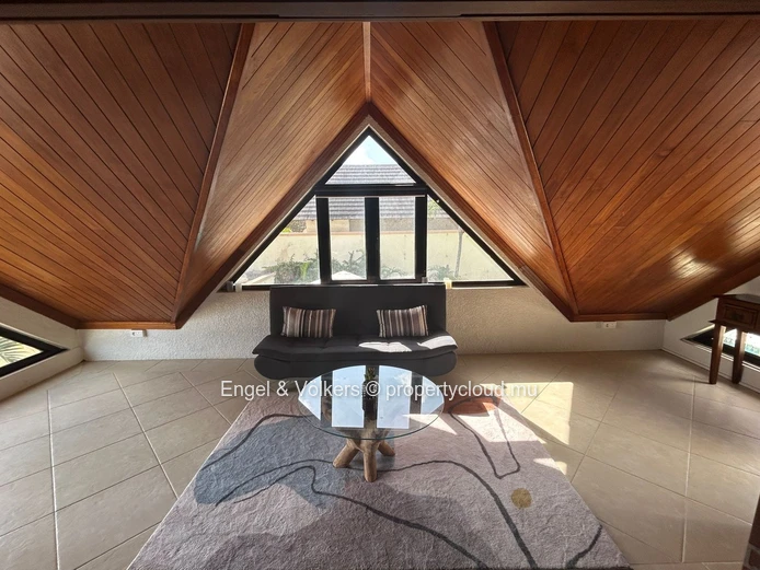 For Rent – Spacious 3-Bedroom Villa with Private Pool in a Secure Residence, Pereybere