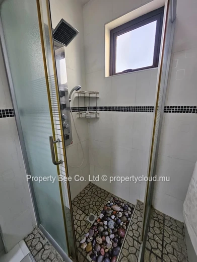 Modern 3 bedroom apartment between Avenues Colombres & Perdrix