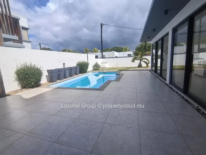 Exclusive 3 En-Suite Bedroom Villa with Landscaped Garden