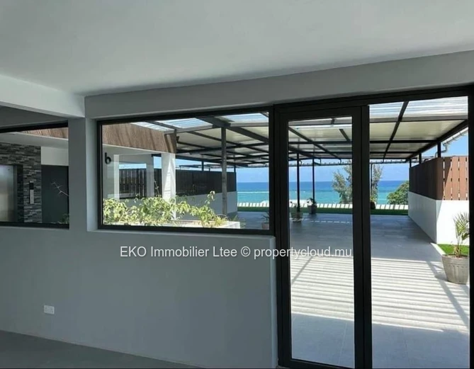 3-Bed Apartment with Sea View & Pool - Flic en Flac