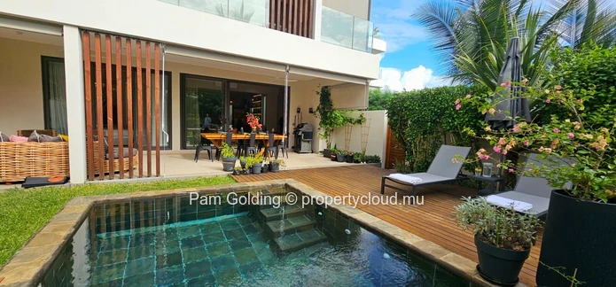 Appartement de 2 chambres en rez-de-jardin à vendre à Pointe aux Canonniers, Île Maurice | Jardin, piscine et plage à... (Mandat exclusif)