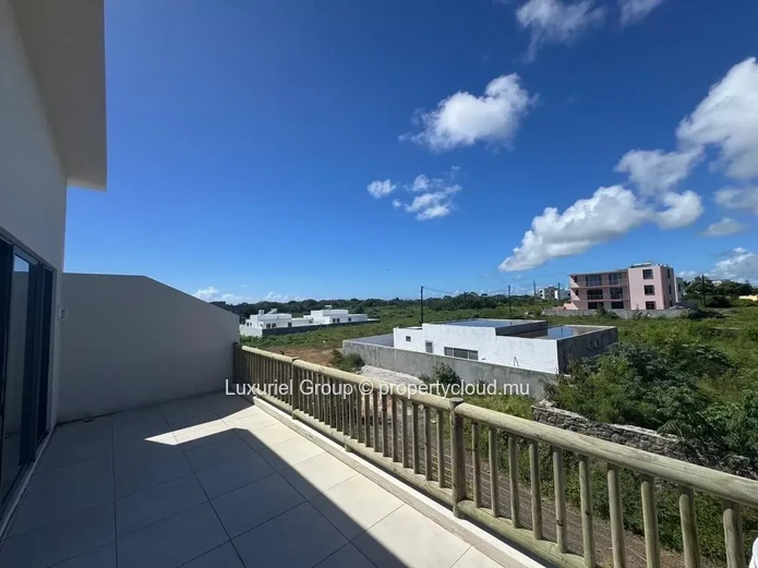 New Build Villa in Péreybère with En-Suite Bedrooms 