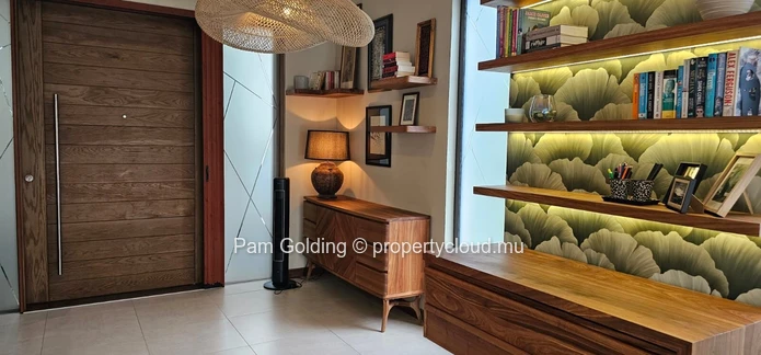 Appartement de 2 chambres en rez-de-jardin à vendre à Pointe aux Canonniers, Île Maurice | Jardin, piscine et plage à... (Mandat exclusif)