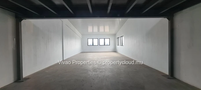 Local commercial à vendre à Calebasses, Terre Rouge, 97m², 3 parkings, prix Rs.
