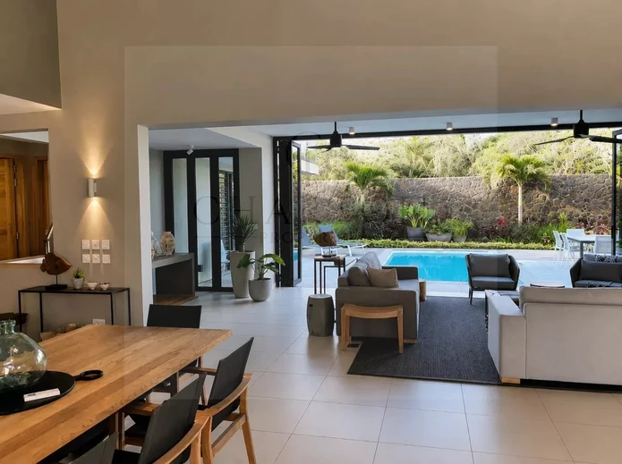 Villa contemporaine de 4 chambres avec piscine privative et prestations d'exception