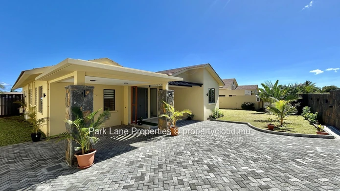 Villa de 4 chambres neuve avec piscine à Tamarin - Prête à emménager