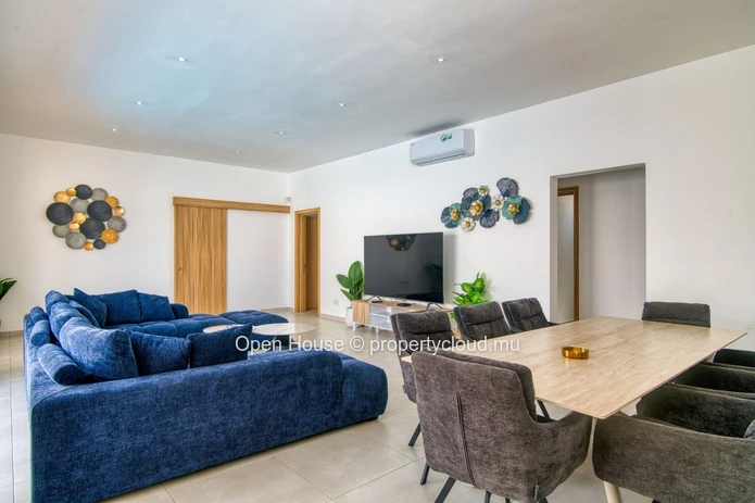 A VENDRE - Marché local - maison entièrement meublée  - Grand Baie, 160m², terrain 380m², 5 chambres, piscine privée,...