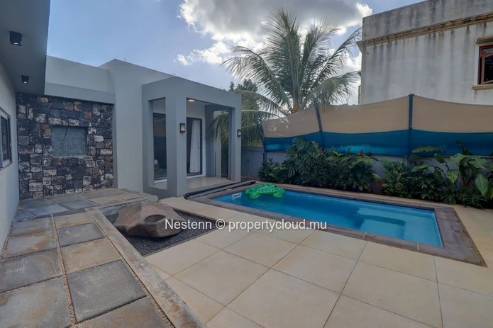Magnifique villa de plain-pied fraîchement livrée avec piscine privée, dans un quartier résidentiel et paisible