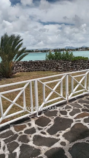 A LOUER Villa Pieds dans l'eau /POINTE AUX CANNONIERS