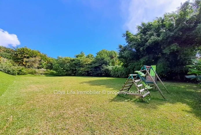 Luxurious 7 Bedroom Two Houses in Floréal with 2 Offices, Land 3,750m² - Price Rs