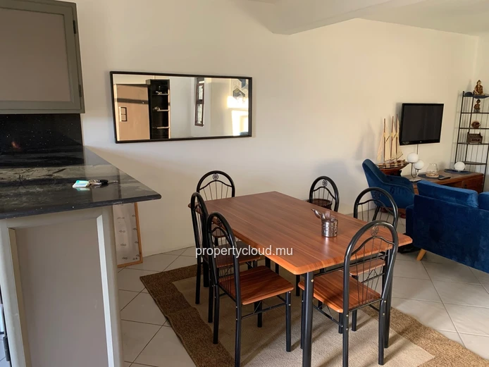 Flic en Flac location d'un triplex de 3 chambres avec piscine et vue dégagée sur Flic en Flac