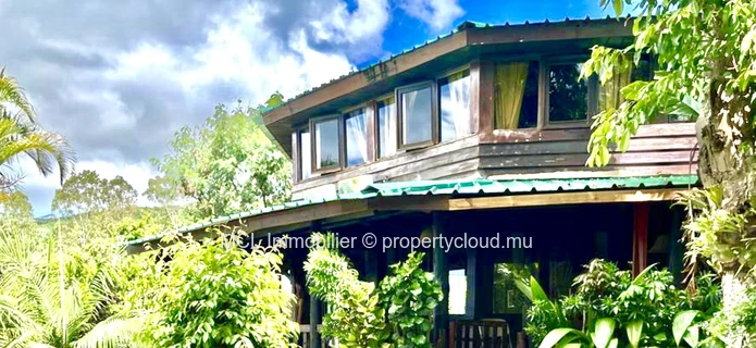 Maison des Îles en bois à Chamarel