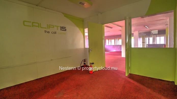 Office space of 371.61 m² 