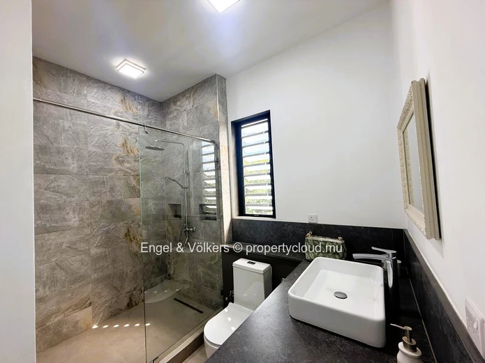 Luxury, Privacy and Comfort Villa in the Heart of Calodyne for Rent  Property Description