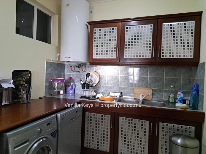 Appartement meuble et equippe (150 m2) a vendre  à Quatre Bornes, Prix Rs (neg)