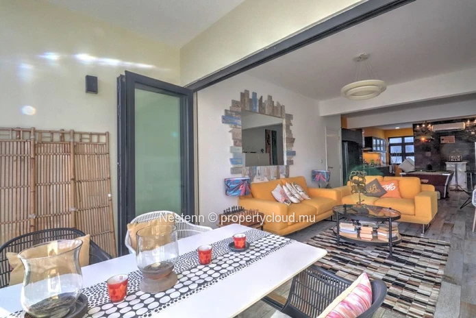 Modern 3-bedroom apartment just steps from the beach 