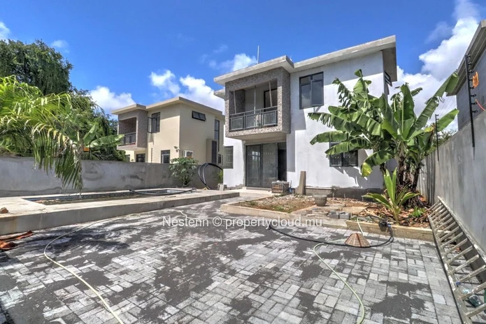 Modern duplex villa with 3 bedrooms close to amenities.