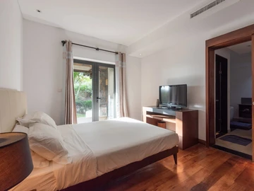 6 Bedroom Villa