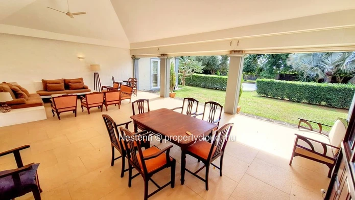 4-bedroom family home in a huge garden
