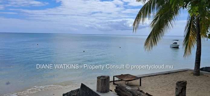Rare 3-Bedroom Beachfront Villa for Rent in La Preneuse