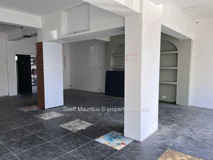 Prime High Visibility Commercial Space