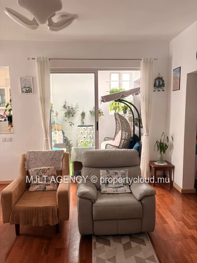Two-storey house for sale, perfect for two families with independent living spaces