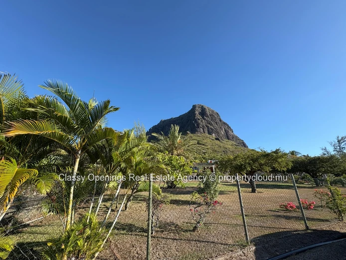 Le Morne 2018 m² Plot — Iconic Mountain & Sea Views
