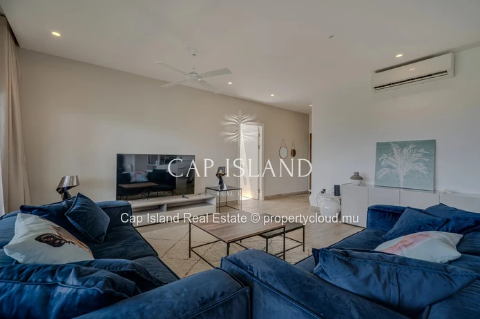 Exceptional penthouse with sea view in secure residence