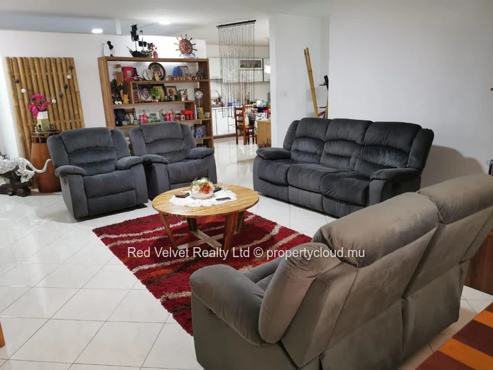 Spacieux appartement de 4 chambres à vendre à Sodnac, Quatre Bornes
