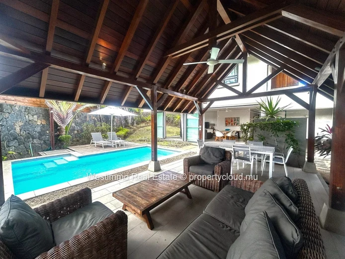 TAMARIN - Villa for sale with private pool and 3 bedrooms on 482 m²