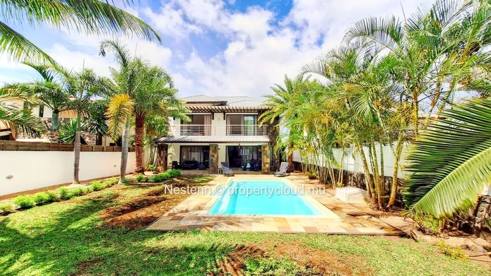 Modern 4-bed house in a beautiful garden