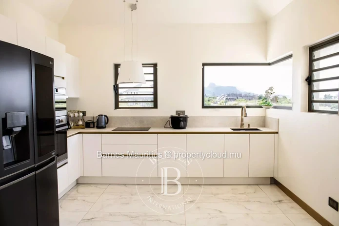 BEAU VALLON – Maison contemporaine avec appartement indépendant – 5 chambres