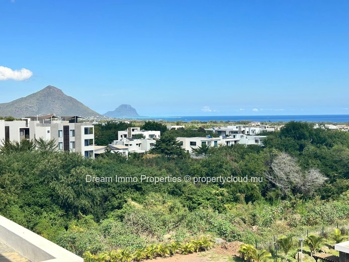 Superbe penthouse de 3 chambres avec toit-terrasse privé, vue mer & montagnes à Flic en Flac - Ile Maurice