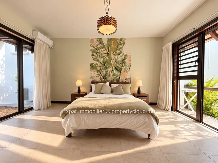 Exceptional 3-Bedroom Beachfront Villa with Office & Breathtaking Coin de Mire Views – Pointe aux Canonniers