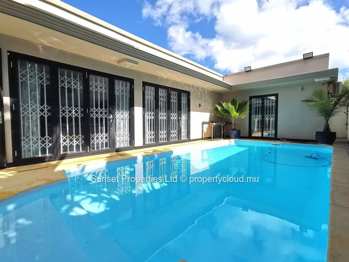 Family villa | 5 bedrooms | 200m from the beach