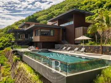 5 Bedroom Villa
