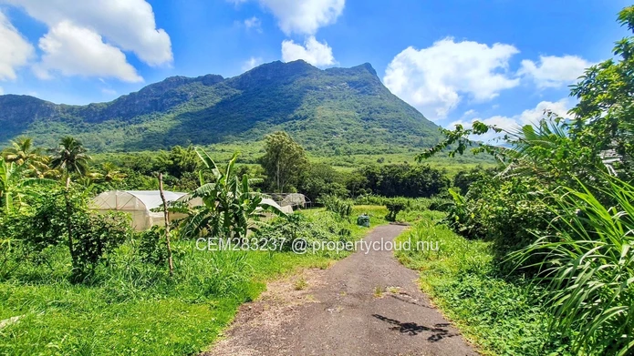 Land For Sale in Chantenay, Moka