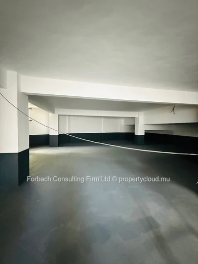 For sale : Prestigious Building ideal for offices and commerce 