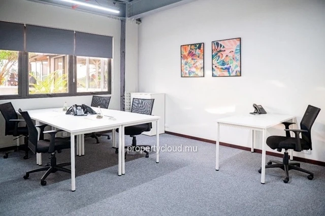 Your tailor-made office, at the heart of the action!