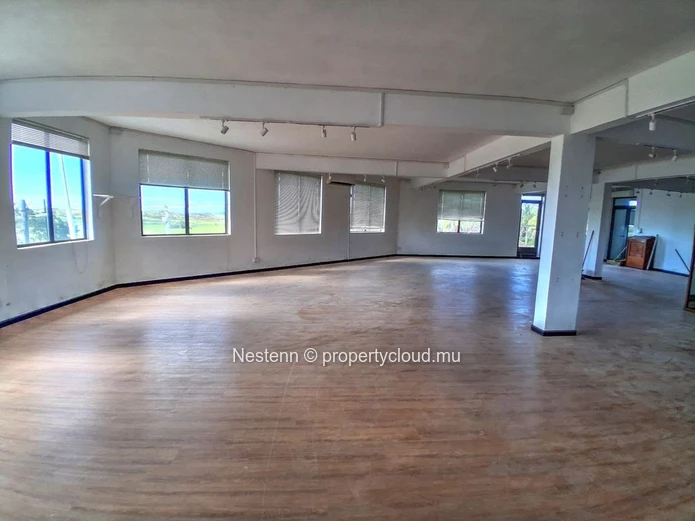 Exceptional commercial premises for rent – Strategic location in Vale