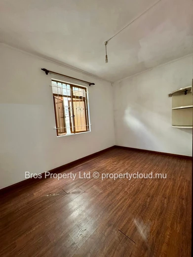 Rs 75,000/Month | Spacious Commercial Office for Rent in Curepipe