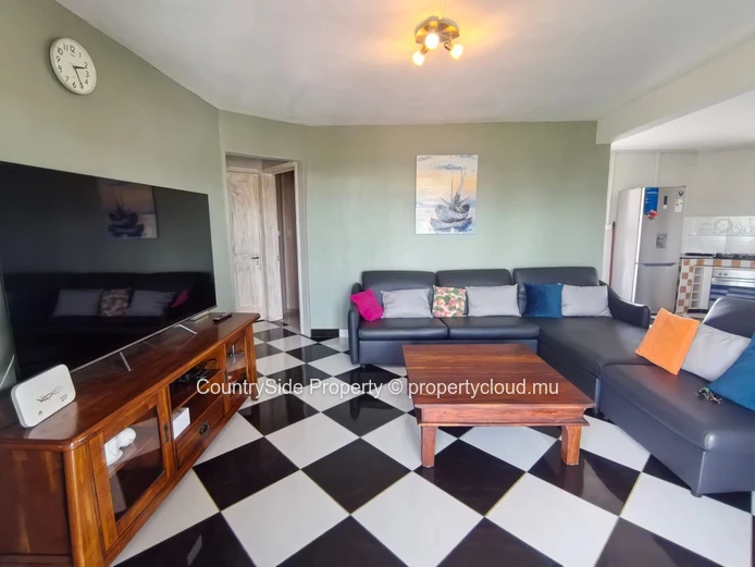 Bright & Spacious 2-Bedroom Apartment Just 5 Minutes from the Beach and Shops