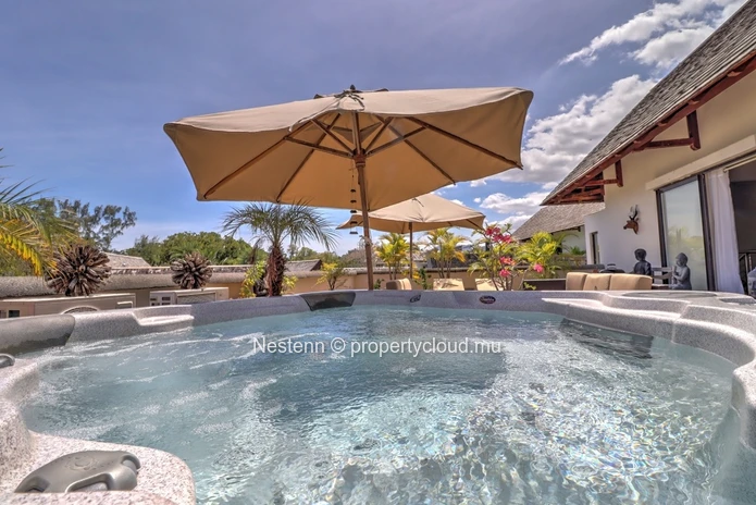 Furnished 4-bed duplex with river and mountain views, and close to the beach