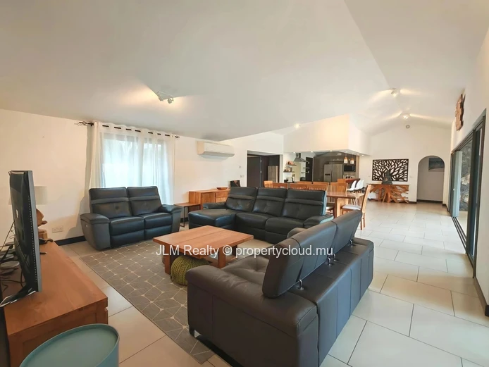 For Rent: Contemporary 4-Bedroom Villa with Private Pool and Jacuzzi, Cascavelle, Mauritius