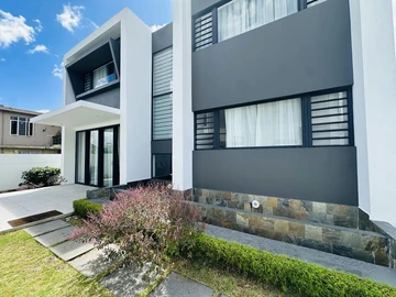 Charming Contemporary 4-Bedroom Home for Rent!