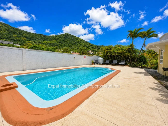 Maison familiale 5 chambres avec piscine et vue exceptionnelle – À louer à La Gaulette