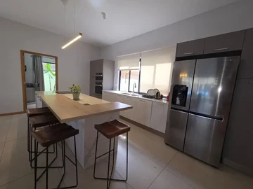 5 Bedroom Villa