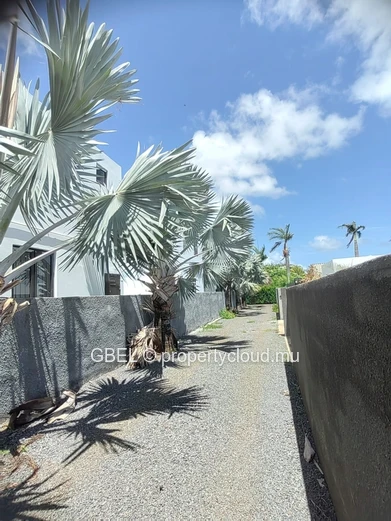 Cozy Furnished 3BR House with AC & Parking in Calodyne