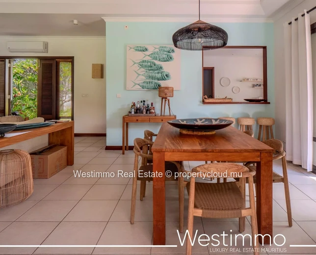 TAMARIN - Villa for sale in Tamarina on golf course with pool and garden